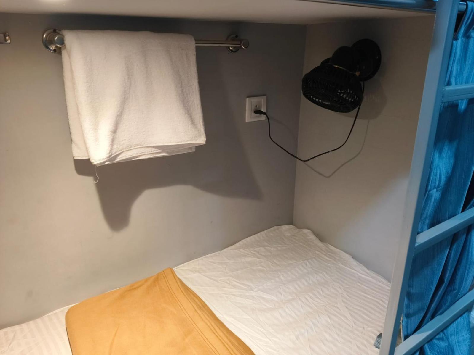 מומביי Rest Inn Hostel Dormitory מראה חיצוני תמונה