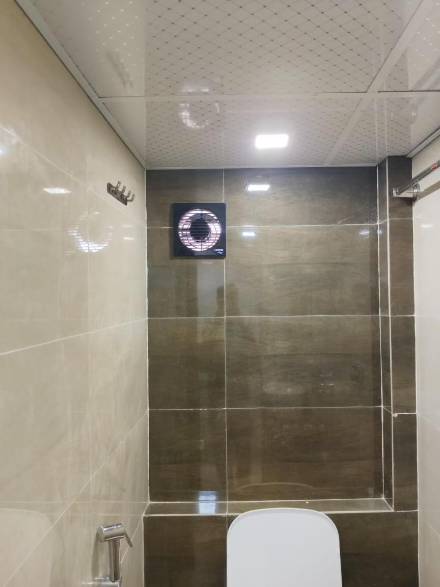 מומביי Rest Inn Hostel Dormitory מראה חיצוני תמונה