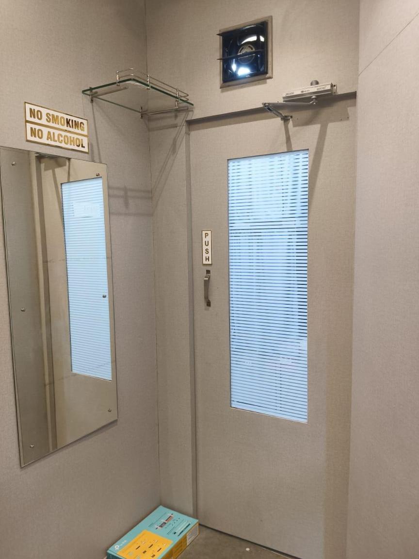 מומביי Rest Inn Hostel Dormitory מראה חיצוני תמונה